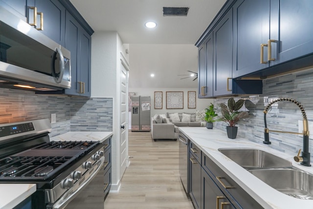 3618 Tamfield Dr, Houston, TX 77066 - kitchen featuring stainless steel appliances, a sink, open floor plan, backsplash, and recessed lighting