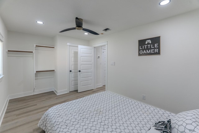 3618 Tamfield Dr, Houston, TX 77066 - bedroom featuring recessed lighting, light wood-style flooring, a ceiling fan, and a closet