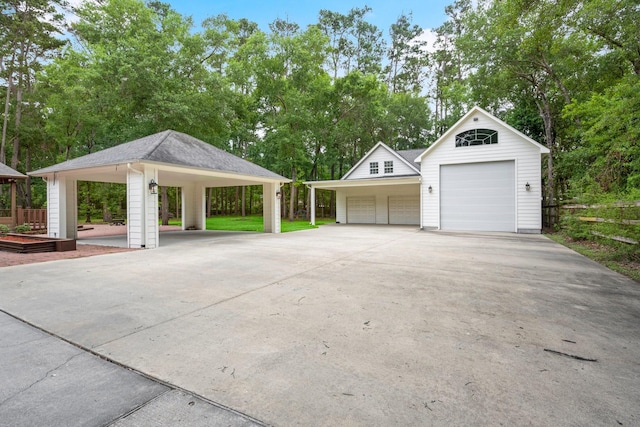 10 Hollow Glen Ln, Tomball, TX 77375 - garage featuring a detached garage and concrete driveway