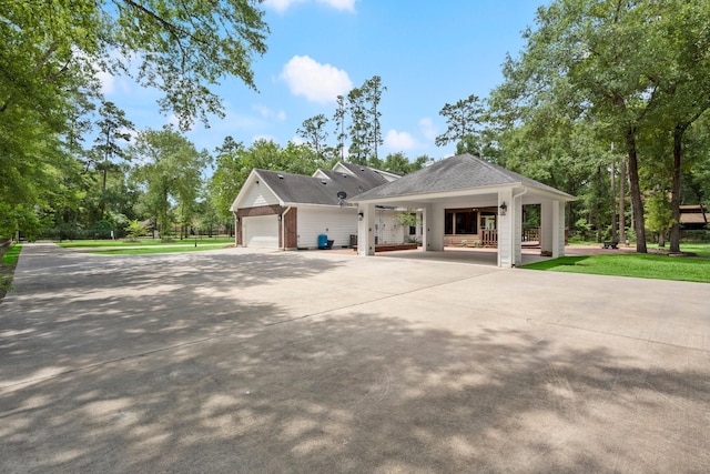 10 Hollow Glen Ln, Tomball, TX 77375 - view of front of property featuring driveway, an attached garage, and a carport