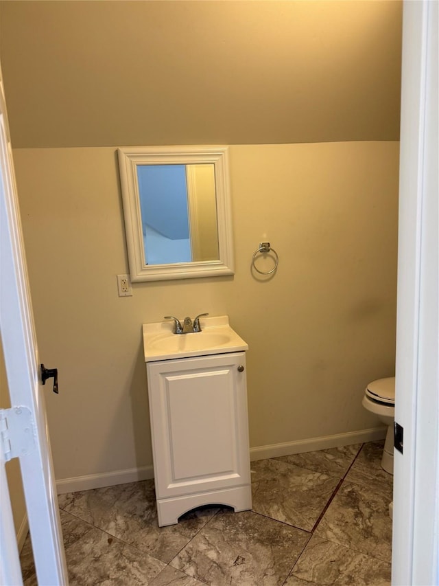 10 Hollow Glen Ln, Tomball, TX 77375 - bathroom with vanity, toilet, and baseboards
