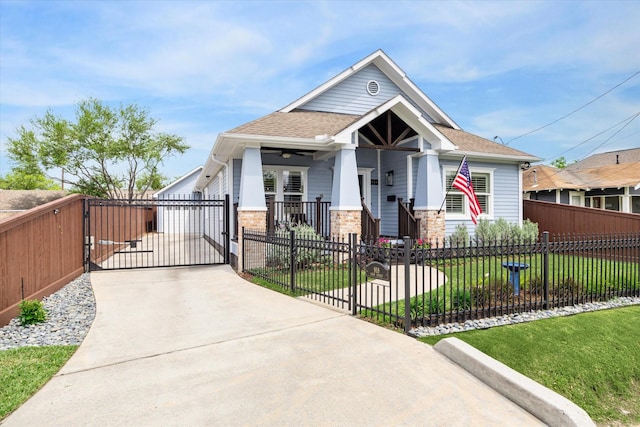 view of front of home featuring a gate, a porch, roof with shingles, a ceiling fan, and driveway