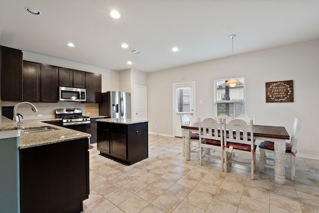 18910 S Sapling Oaks Pl, Magnolia, TX 77355 - photo 3