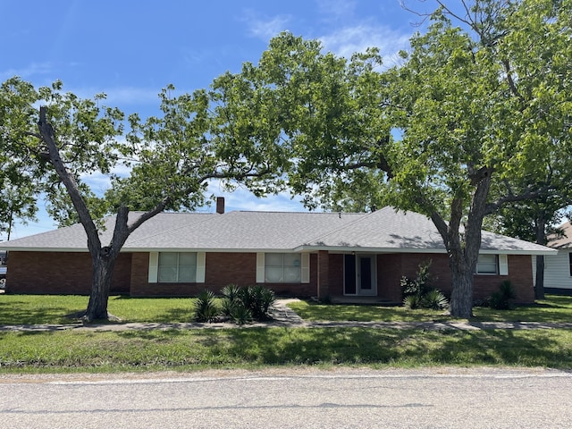 441 E Clark St, Bartlett, TX 76511 - ranch-style home featuring brick siding, a front lawn, and a chimney