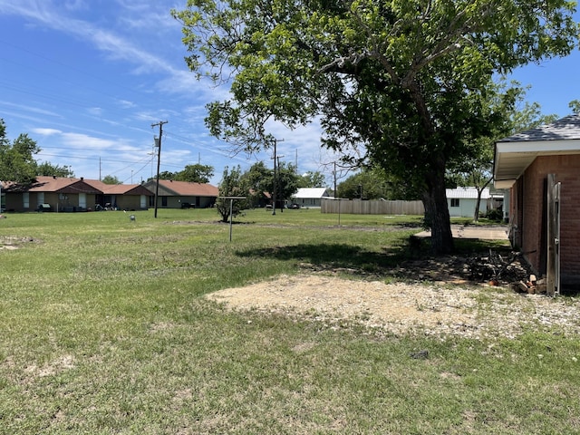 441 E Clark St, Bartlett, TX 76511 - view of yard