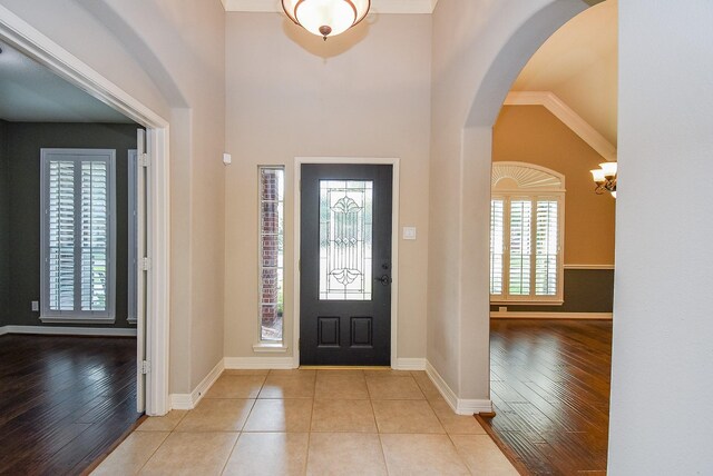 8502 Calverton Pines Ln, Houston, TX 77095 - foyer entrance featuring arched walkways, wood finished floors, and baseboards
