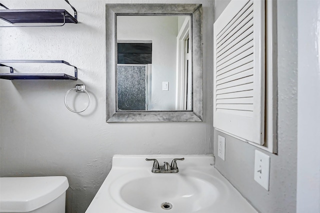 4969 E Rdg Creek Dr, Houston, TX 77053 - half bathroom with a sink and toilet