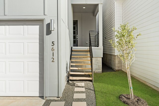 5615 Savyon Dr, Houston, TX 77091 - view of exterior entry featuring a garage
