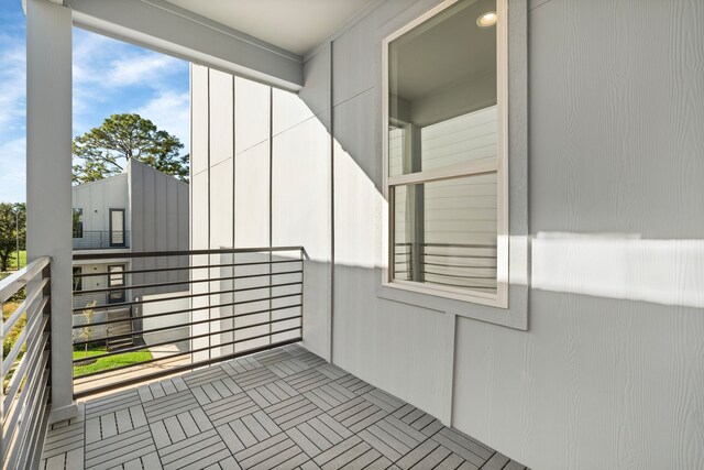 5615 Savyon Dr, Houston, TX 77091 - view of balcony
