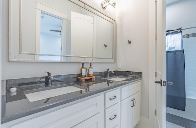 406 Fenn St Unit A, Houston, TX 77018 - bathroom with double vanity and shower / bathtub combination