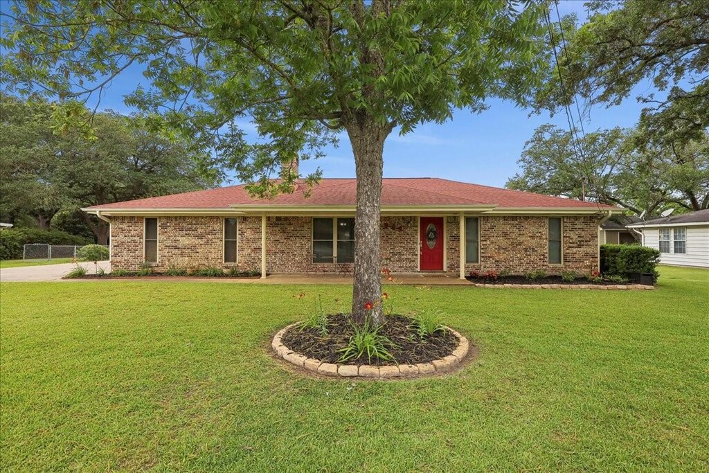 985 Sunnyside Dr, Bridge City, TX 77611 - photo 1