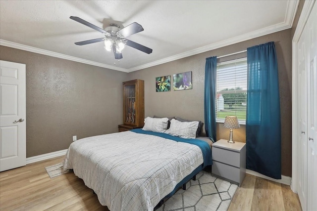 985 Sunnyside Dr, Bridge City, TX 77611 - bedroom featuring light wood-type flooring, a textured wall, baseboards, ornamental molding, and ceiling fan