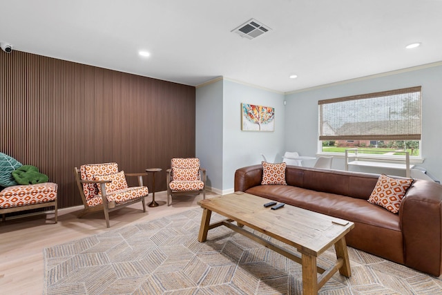 living room with recessed lighting, baseboards, light wood-style floors, and crown molding