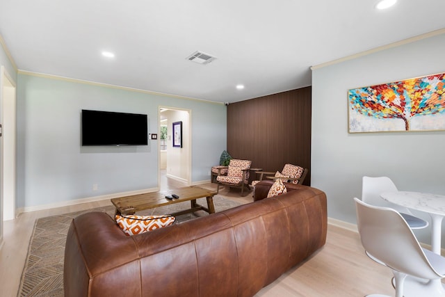 living area with recessed lighting, baseboards, light wood-style floors, and ornamental molding