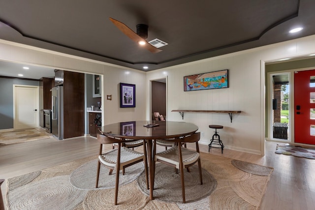 dining area with ornamental molding, light wood-style floors, ceiling fan, baseboards, and recessed lighting