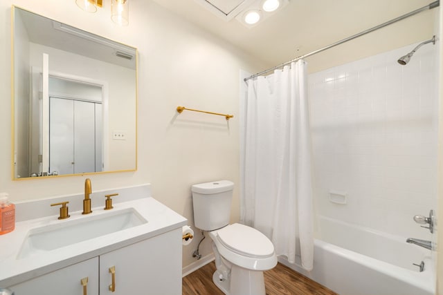 2100 Huldy St Unit 4, Houston, TX 77019 - full bath featuring wood finished floors, toilet, vanity, and shower / bath combination with curtain