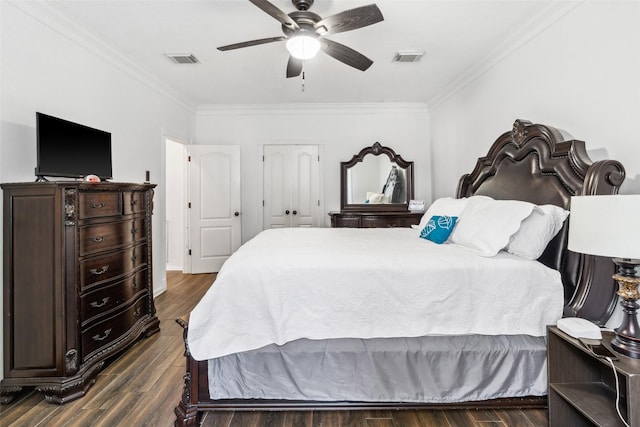 2112 Shadow Bay Cir, League City, TX 77573 - bedroom featuring ornamental molding, dark wood-style floors, ceiling fan, and a closet