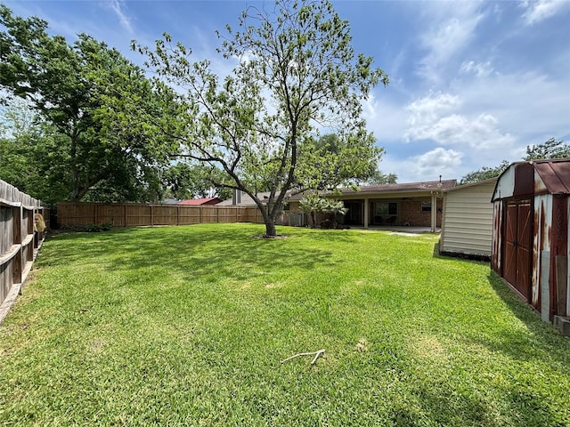 13642 Greenridge Dr, Sugar Land, TX 77498 - view of yard featuring a shed and an outbuilding