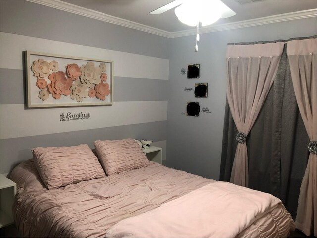 11905 Algonquin Dr Unit 10, Houston, TX 77089 - bedroom featuring crown molding and ceiling fan