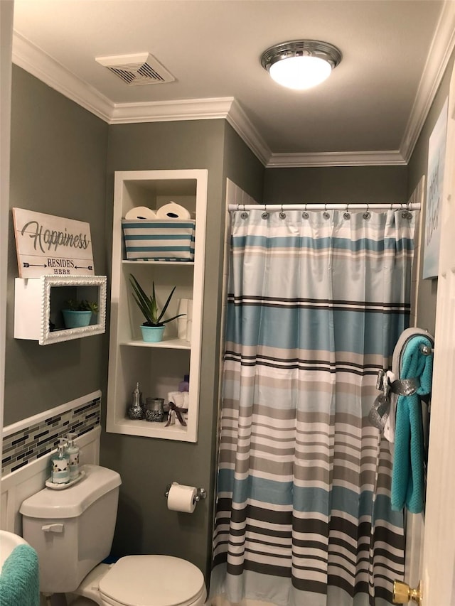 11905 Algonquin Dr Unit 10, Houston, TX 77089 - bathroom with toilet, crown molding, backsplash, and a shower with curtain