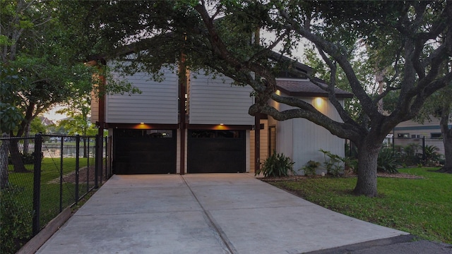 view of front of property with an attached garage and driveway