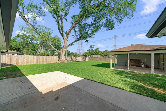 view of yard featuring a patio area