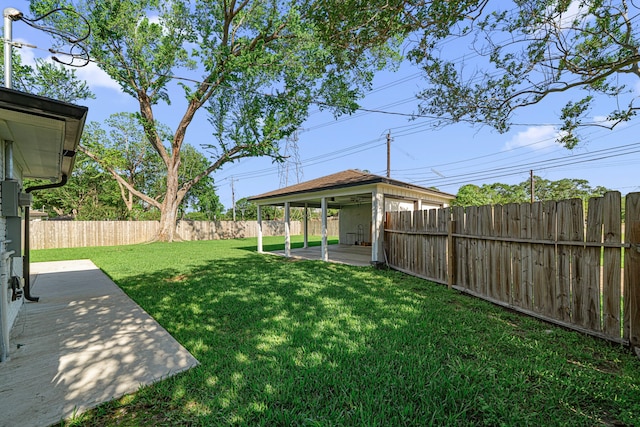 view of yard featuring a patio