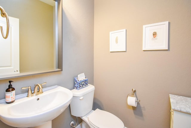 5006 Isidore Ln, Missouri City, TX 77459 - half bathroom with a sink and toilet