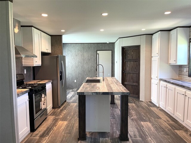 322 E College St, Fairfield, TX 75840 - kitchen with appliances with stainless steel finishes, a sink, dark wood finished floors, white cabinets, and recessed lighting