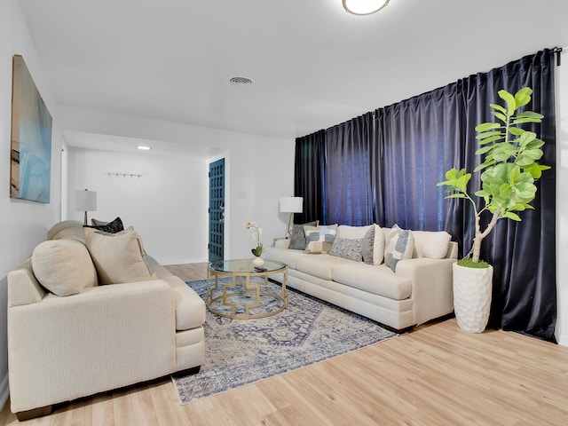 507 Patricia, San Antonio, TX 78216 - living area featuring wood finished floors