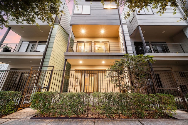 2705 St Emanuel St, Houston, TX 77004 - back of property featuring a balcony