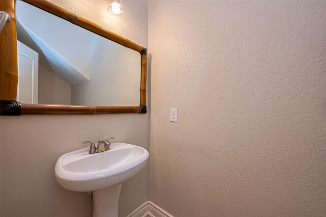 bathroom featuring a textured wall