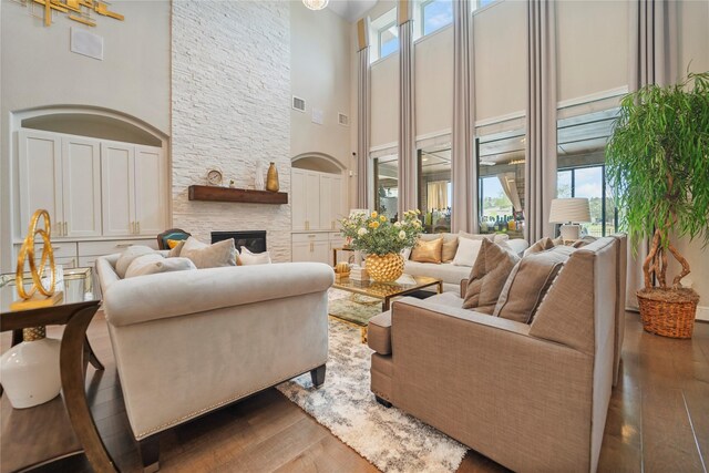 common area with a high ceiling
