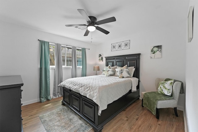 5927 Warm Springs Rd, Houston, TX 77035 - bedroom with light wood-style flooring, ceiling fan, and baseboards