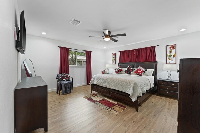 5927 Warm Springs Rd, Houston, TX 77035 - bedroom featuring wood finished floors, recessed lighting, a ceiling fan, and baseboards