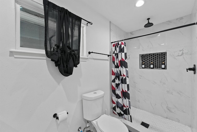 5927 Warm Springs Rd, Houston, TX 77035 - full bathroom featuring tiled shower and toilet