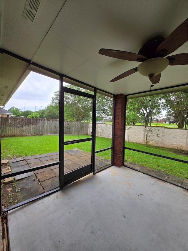 2727 N Larkspur Cir, Pearland, TX 77584 - unfurnished sunroom featuring a ceiling fan