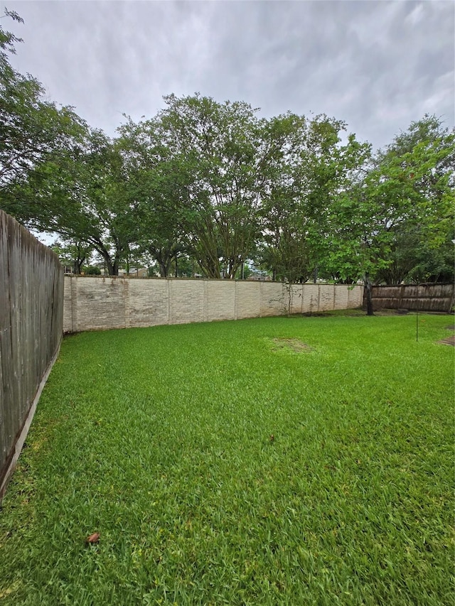 2727 N Larkspur Cir, Pearland, TX 77584 - view of fenced backyard