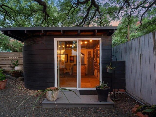 view of outdoor structure featuring an outdoor structure