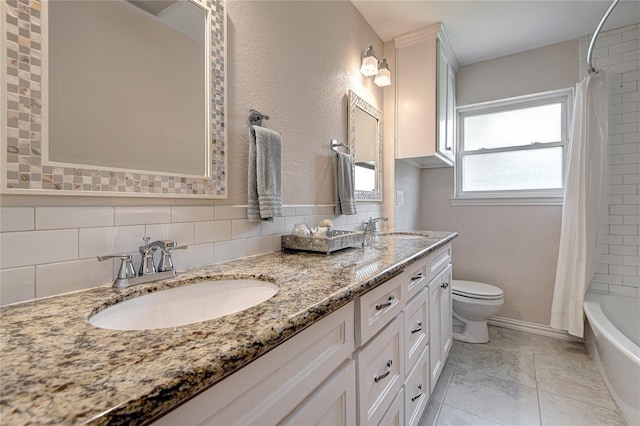 6031 Mcknight St, Houston, TX 77035 - full bathroom with toilet, double vanity, shower / bath combination with curtain, and baseboards