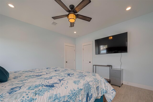 bedroom featuring light wood-style flooring, recessed lighting, baseboards, and ceiling fan
