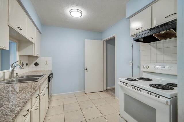 kitchen featuring white electric range oven, a sink, under cabinet range hood, decorative backsplash, and baseboards