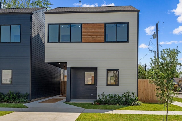 3912 Tulane St, Houston, TX 77018 - contemporary house with fence