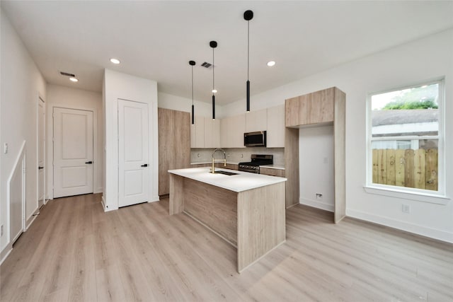 435 Neyland St, Houston, TX 77022 - kitchen with appliances with stainless steel finishes, modern cabinets, light countertops, light wood finished floors, and recessed lighting