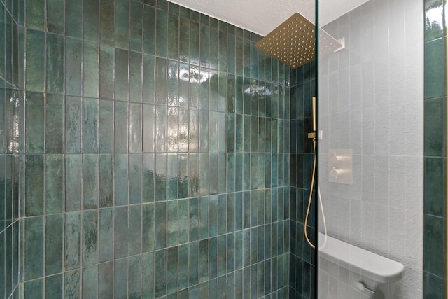 1115 Augusta Dr Unit 8, Houston, TX 77057 - full bath featuring a tile shower and toilet
