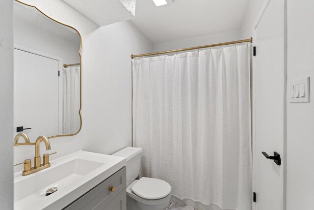1115 Augusta Dr Unit 8, Houston, TX 77057 - bathroom featuring vanity, toilet, and a shower with shower curtain
