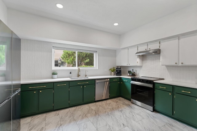 1115 Augusta Dr Unit 8, Houston, TX 77057 - kitchen featuring stainless steel appliances, a sink, under cabinet range hood, light countertops, and recessed lighting