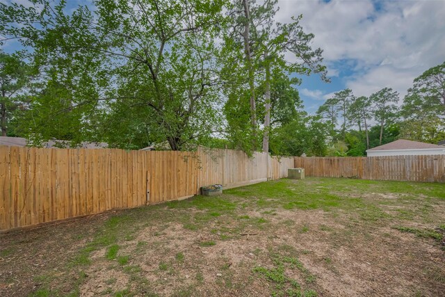 view of fenced backyard
