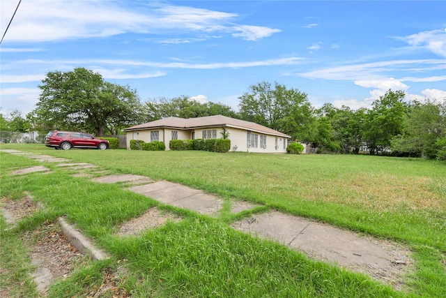 2316 Cleveland Ave, Waco, TX 76706 - view of front facade with a front yard