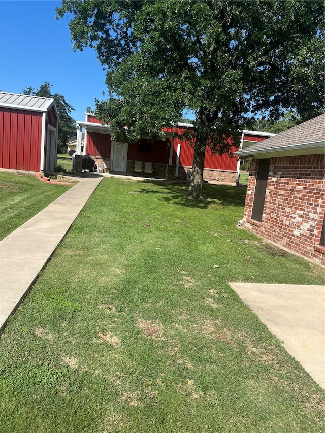 202 Golfview Dr, Normangee, TX 77871 - view of green lawn featuring a pole building and an outdoor structure